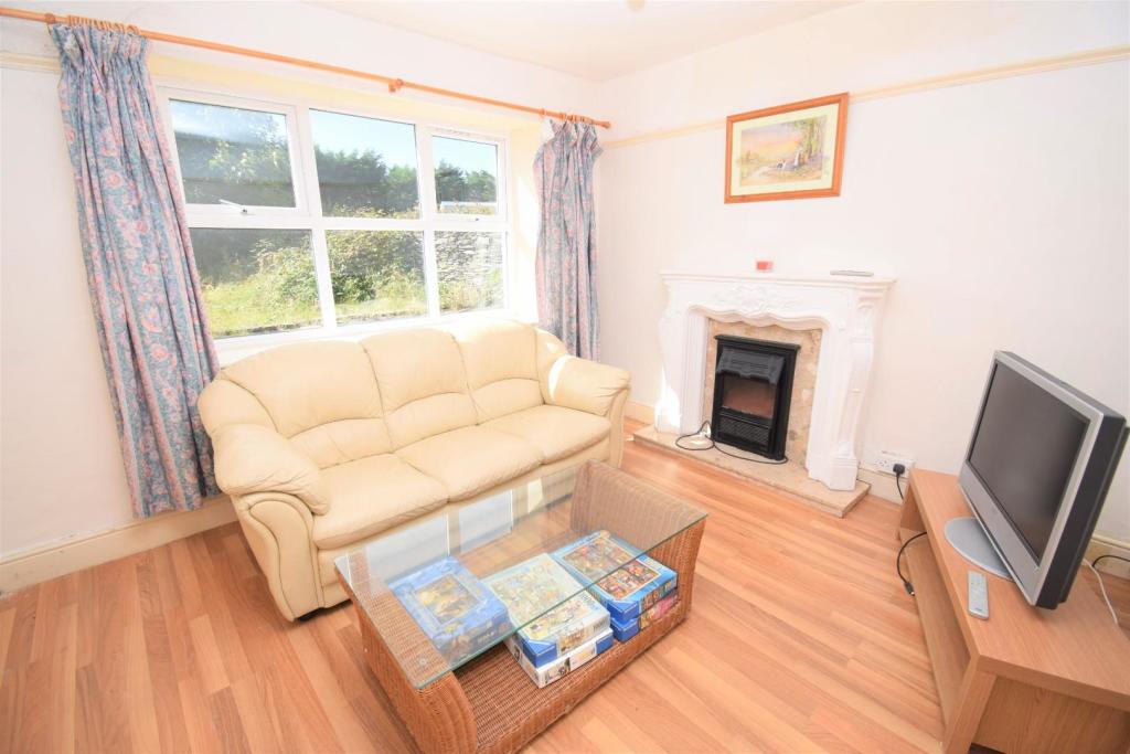 4 bedroom house for sale in Morfa Bychan, Porthmadog, LL49