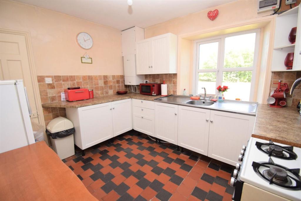 4 bedroom house for sale in Morfa Bychan, Porthmadog, LL49