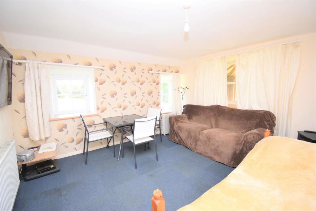 4 bedroom house for sale in Morfa Bychan, Porthmadog, LL49