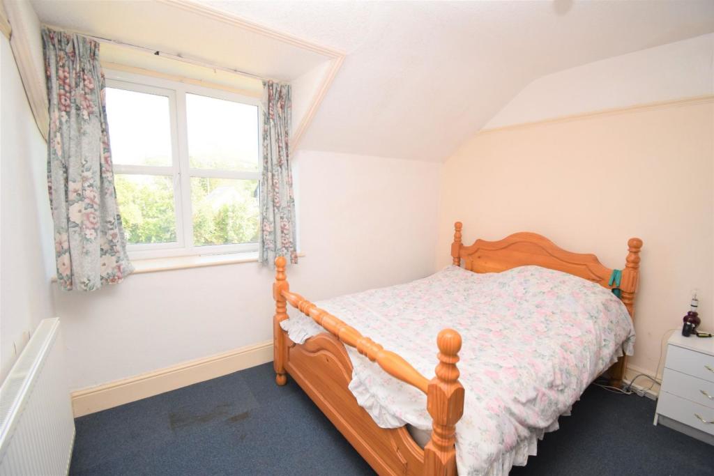 4 bedroom house for sale in Morfa Bychan, Porthmadog, LL49