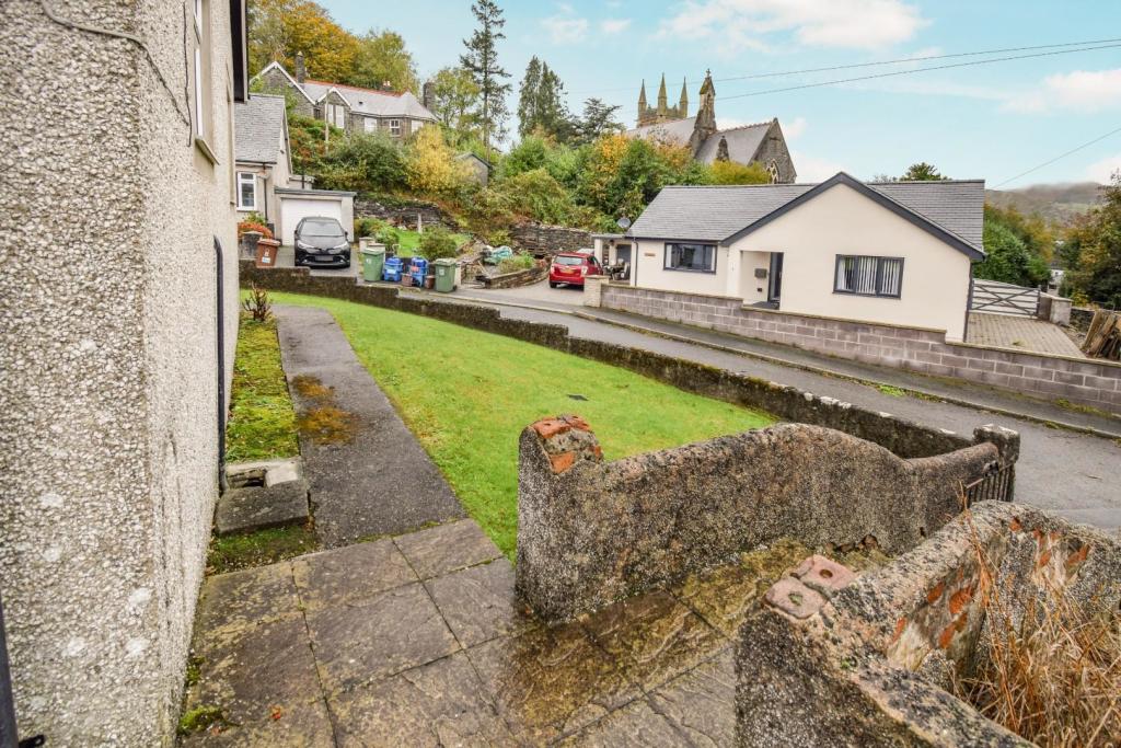 4 bedroom detached house for sale in The Crescent, Porthmadog, LL49