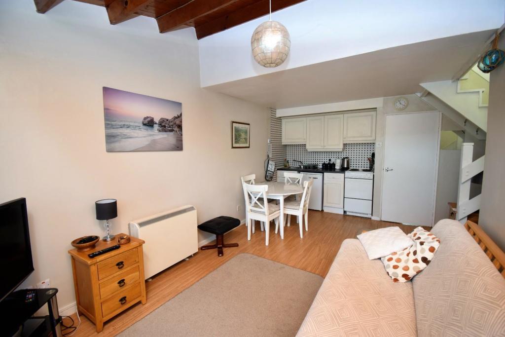 2 bedroom house for sale in South Snowdon Wharf, Porthmadog, LL49