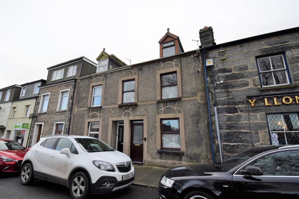 4 bedroom terraced house for sale in Lombard Street, Porthmadog, LL49