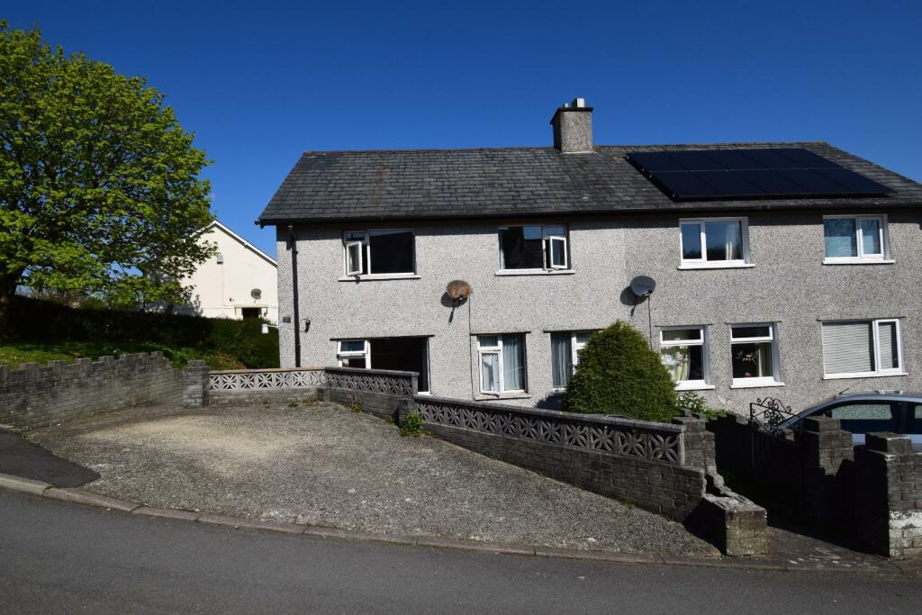 3 bedroom house in Adwy Ddu Estate, Penrhyndeudraeth £130000 BrickPal