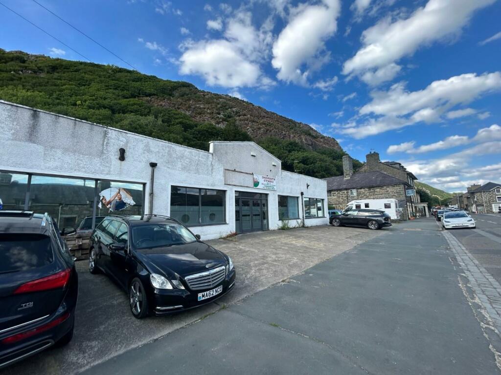 commercial-property-for-sale-in-dublin-street-tremadog-porthmadog-ll49