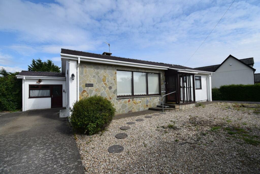 3 bedroom detached bungalow for sale in Morfa Bychan, Porthmadog, LL49