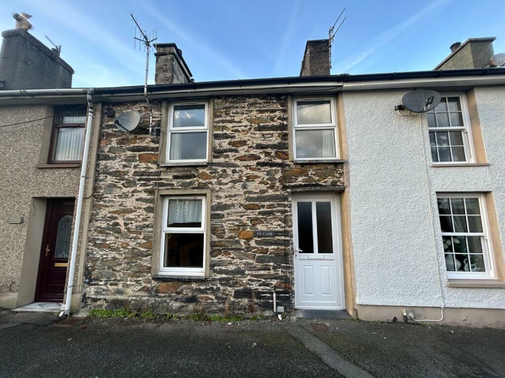 2 bedroom terraced house for sale in Osmond Terrace, Penrhyndeudraeth, LL48