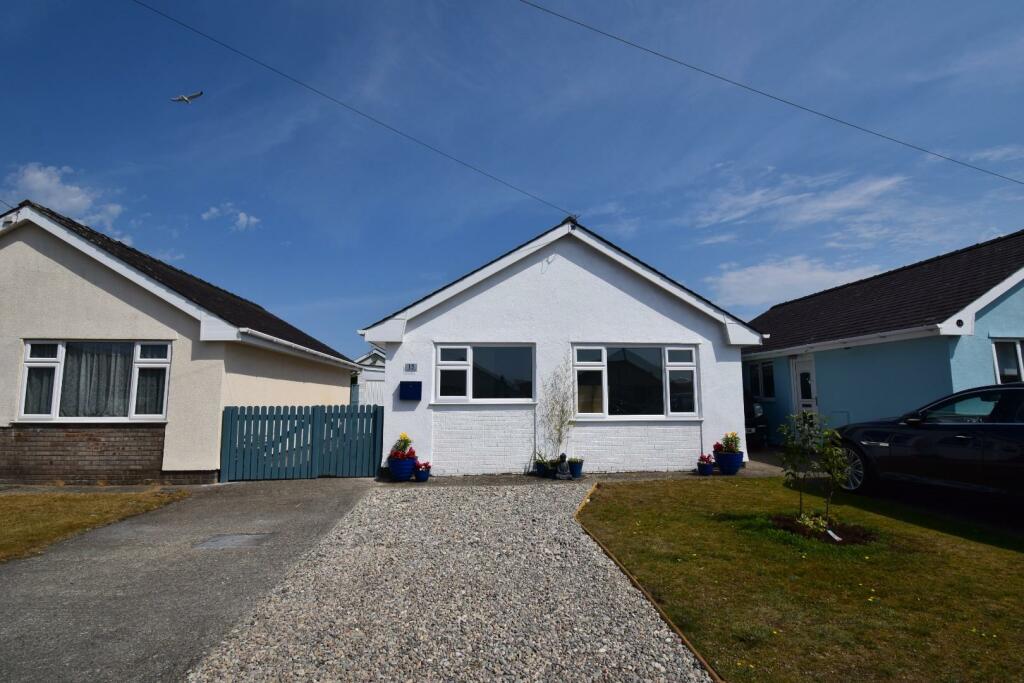 2 bedroom detached bungalow for sale in Cefn Y Gader, Morfa Bychan