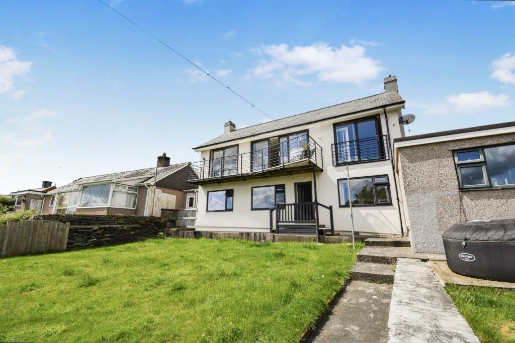 3 bedroom detached house for sale in Penrhyndeudraeth, LL48