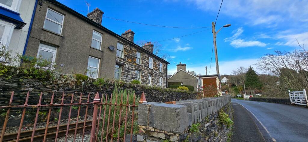 Main image of property: Penrhyndeudraeth