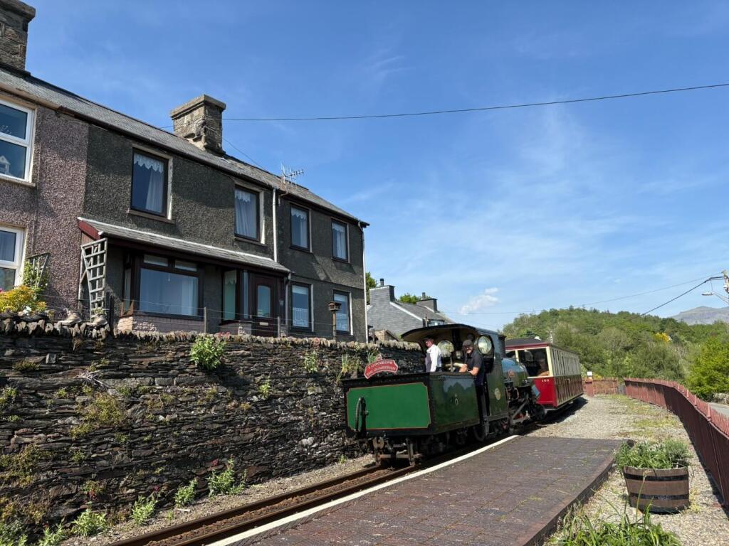 Main image of property: Penrhyndeudraeth