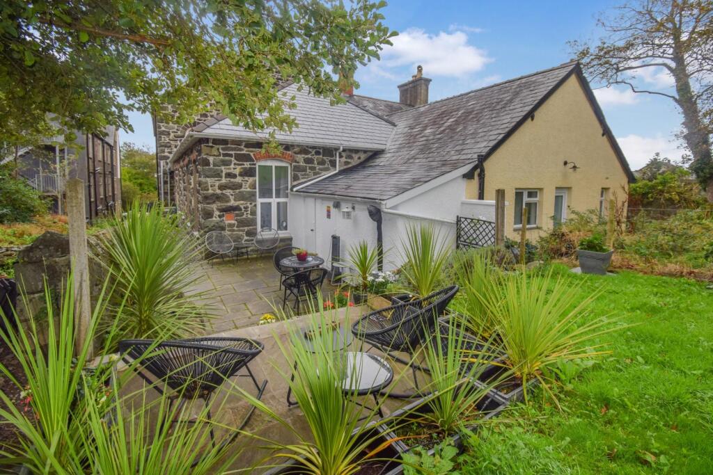 Main image of property: High Street, Criccieth