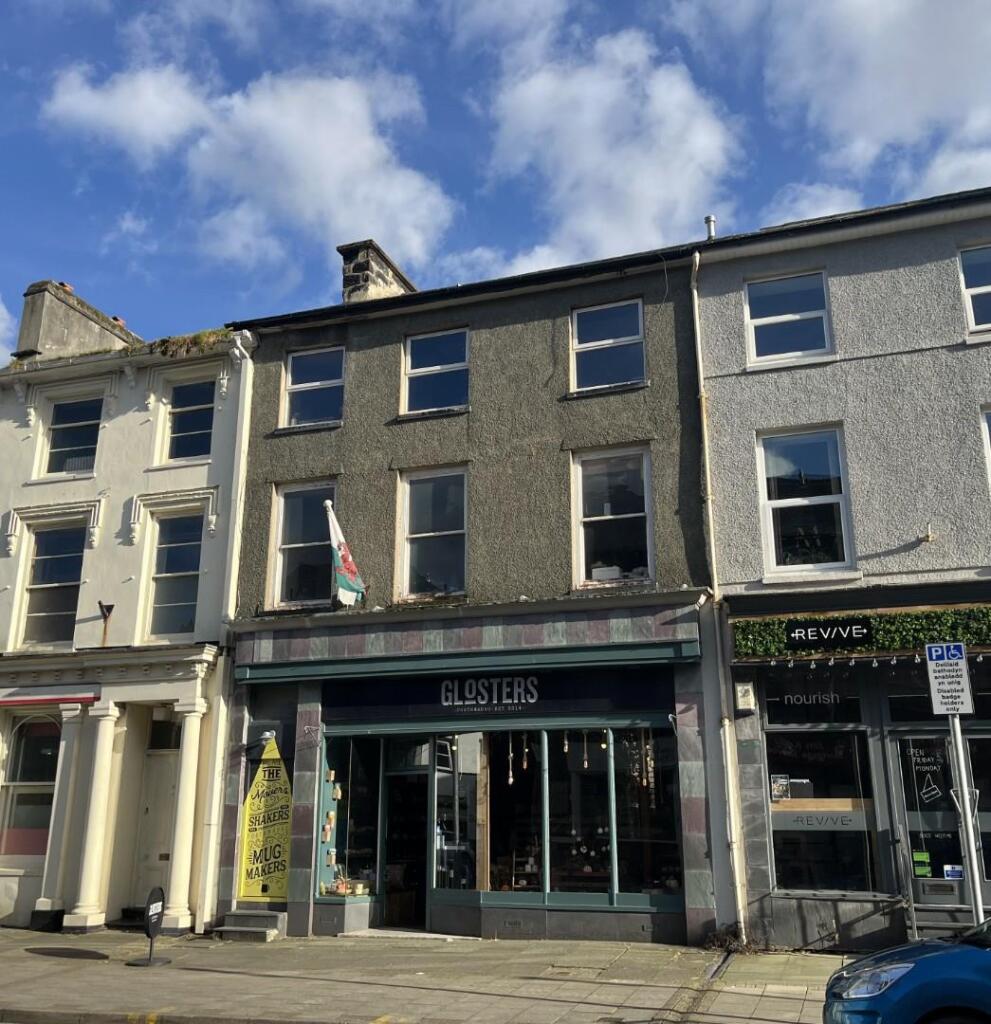 Main image of property: Bank Place, Porthmadog