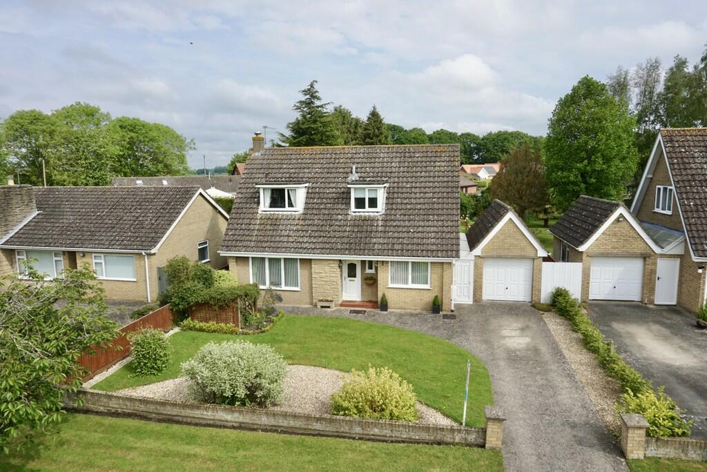 3 bedroom detached house for sale in Maple Avenue, Woodhall Spa, LN10