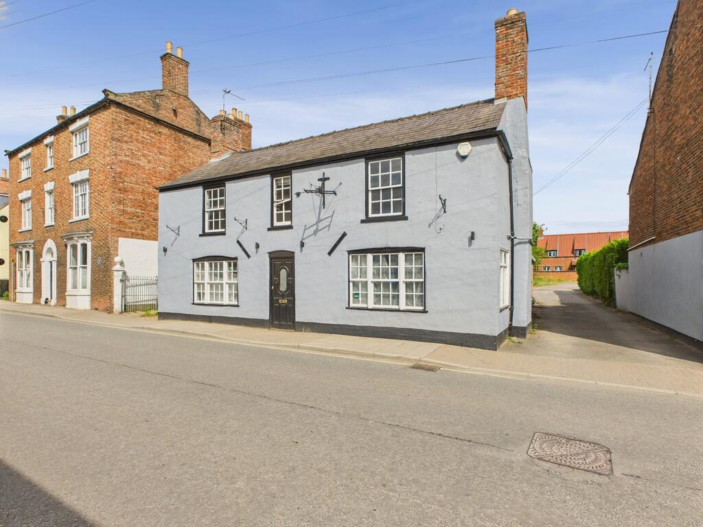 4 bedroom detached house