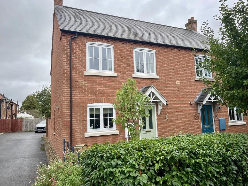 3 bedroom semi-detached house