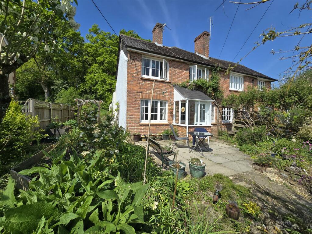 3 bedroom semidetached house for sale in Lydlinch Common, Sturminster