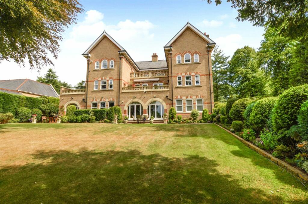 3 bedroom flat for sale in Park Road, Bowdon, Cheshire, WA14