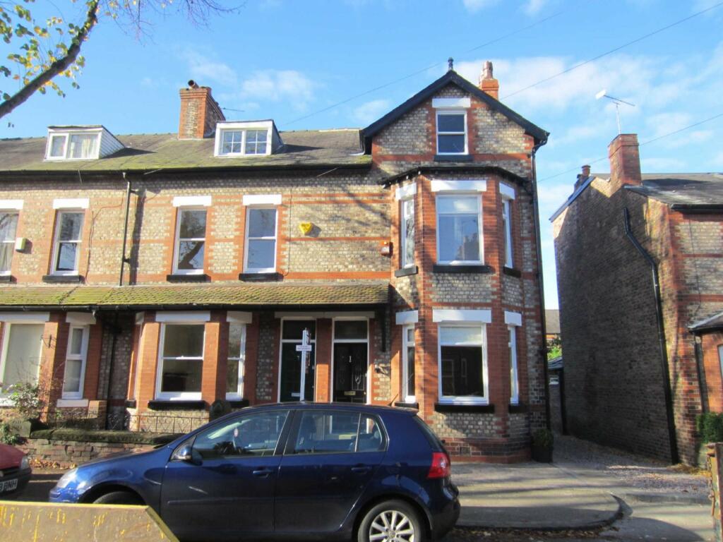 4 bedroom end of terrace house for rent in Beech Road, Hale, Altrincham