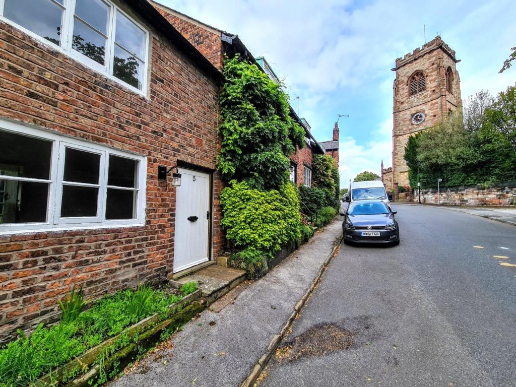 1 bedroom terraced house for sale in Church Brow, Bowdon, Cheshire, WA14