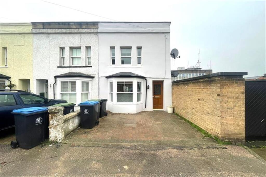 Main image of property: Smarts Lane, Loughton, IG10