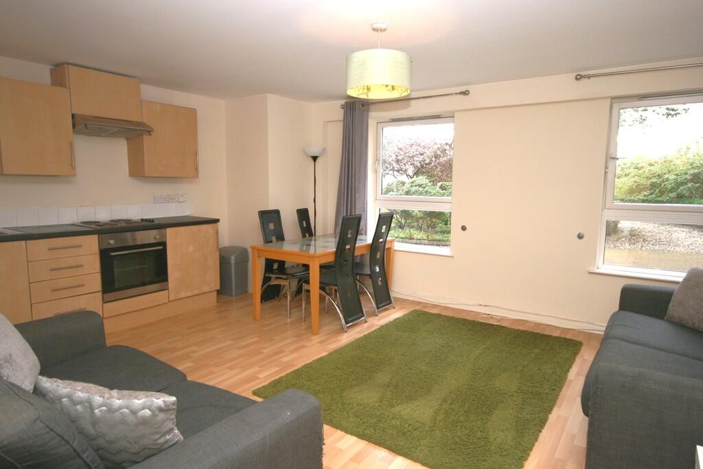 Main image of property: Wallace Street, Bright 2 Bed Part Furnished Apartment, Tradeston - Available 20/10/2025