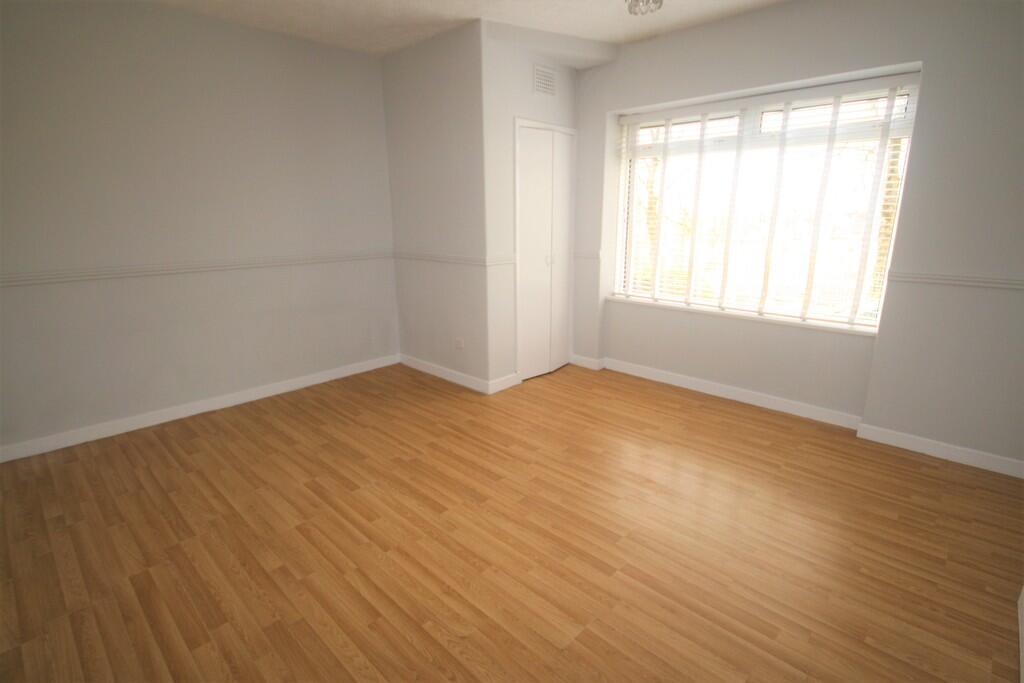 Main image of property: Gantock Crescent, 2 Bedroom Unfurnished Apartment, Cranhill - Available 07/11/2025