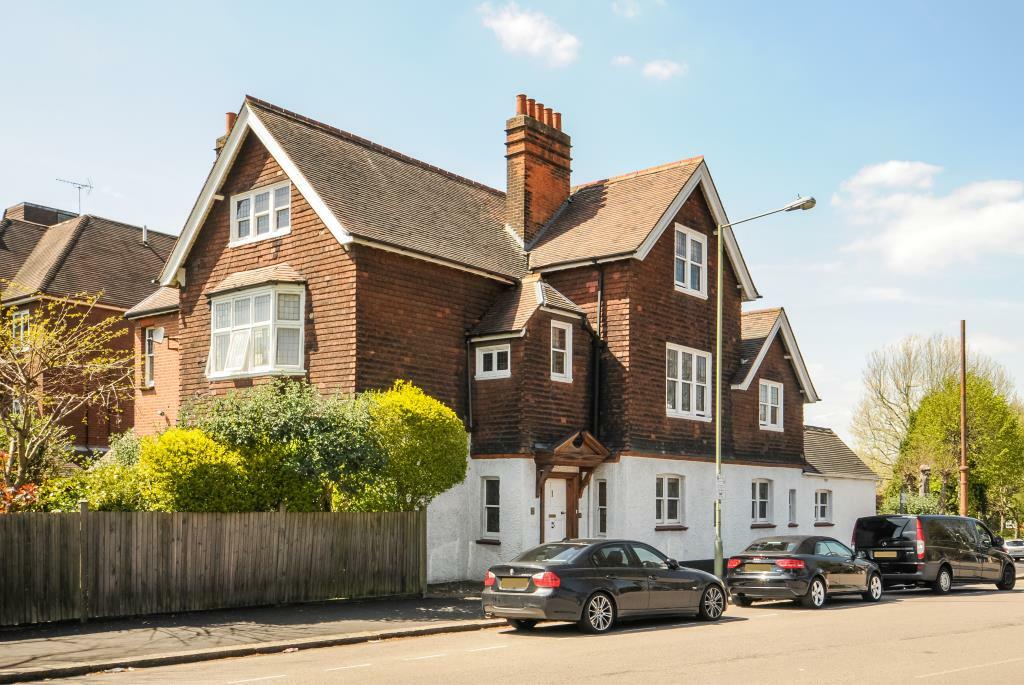 7 bedroom detached house for sale in Hendon Avenue, Finchley, N3