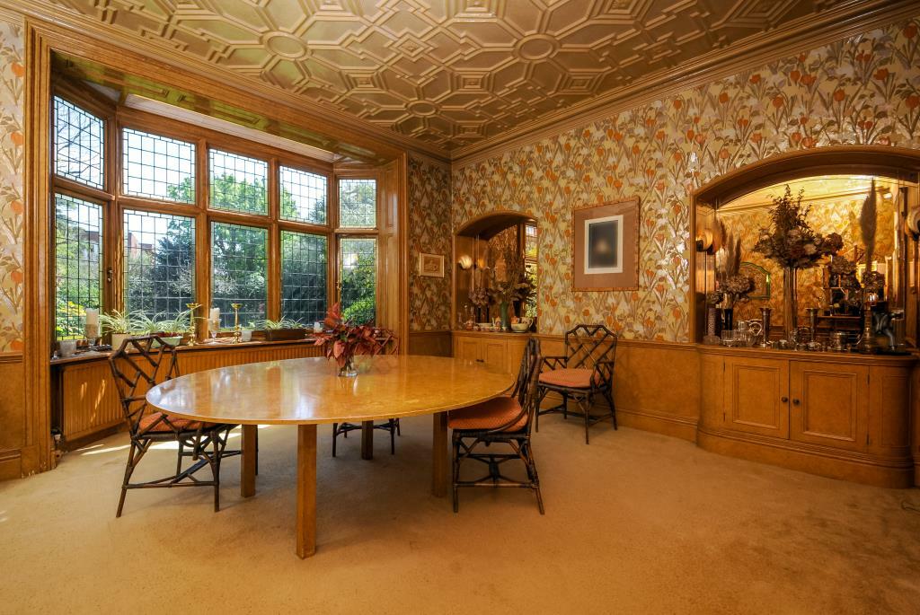 7 bedroom detached house for sale in Hendon Avenue, Finchley, N3