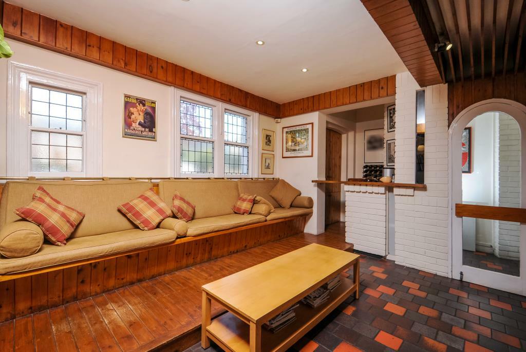 7 bedroom detached house for sale in Hendon Avenue, Finchley, N3