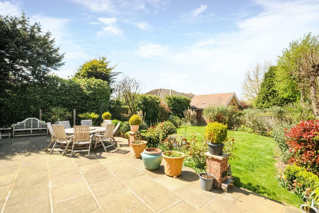 7 bedroom detached house for sale in Hendon Avenue, Finchley, N3