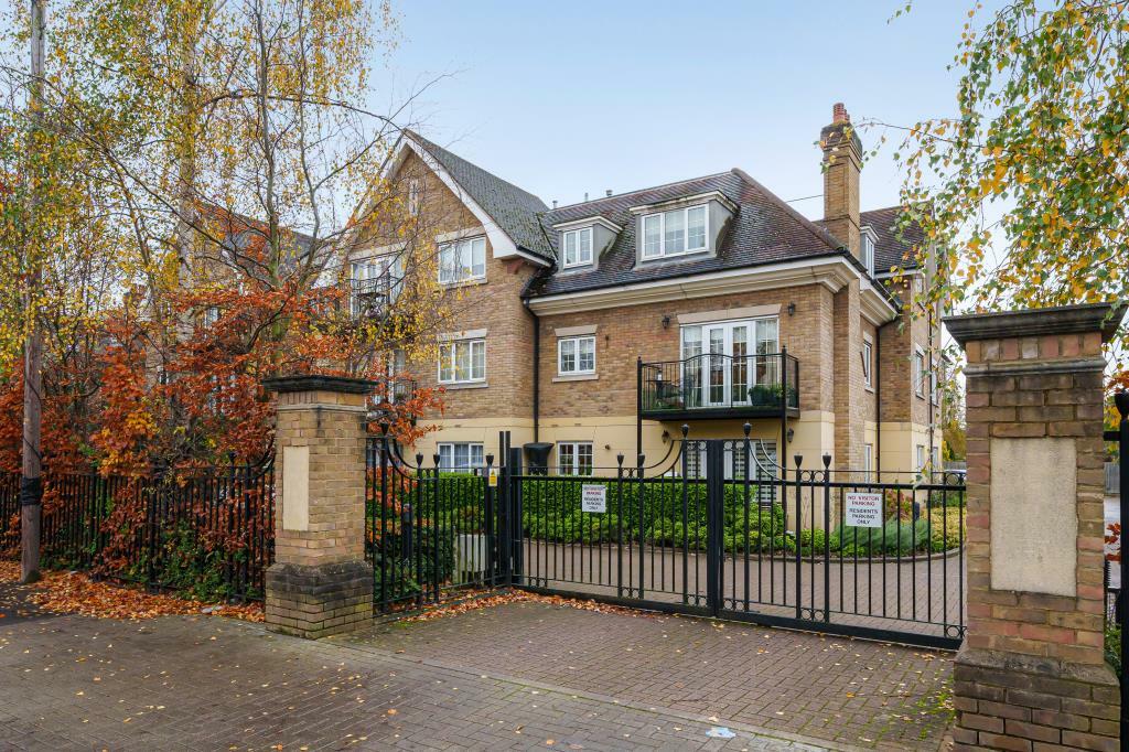 2 bedroom flat for sale in Thyme Court, Holders Hill Road, NW7