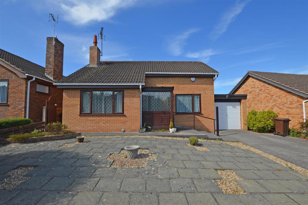 2 bedroom detached bungalow for sale in Bryn Twr, Abergele, Conwy, LL22