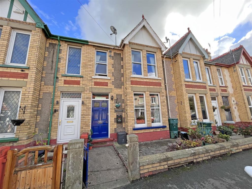 3 bedroom terraced house for sale in Gele Avenue, Abergele, Conwy, LL22