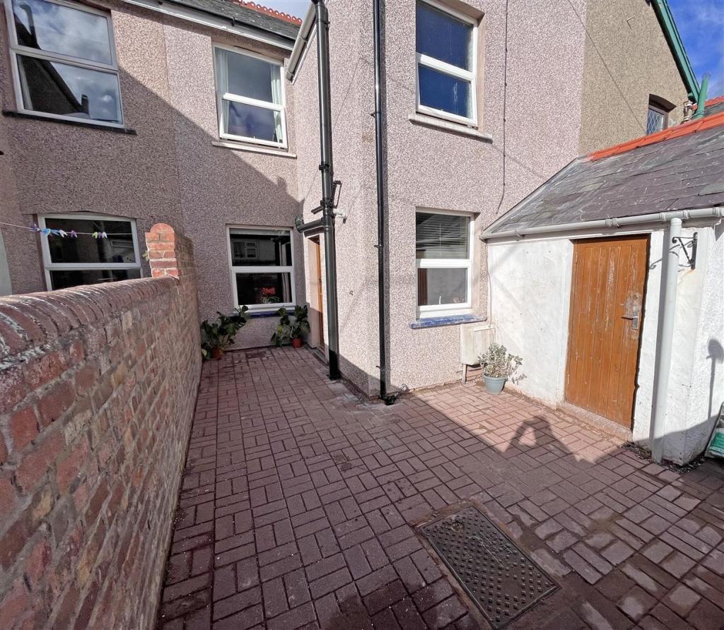 3 bedroom terraced house for sale in Gele Avenue, Abergele, Conwy, LL22
