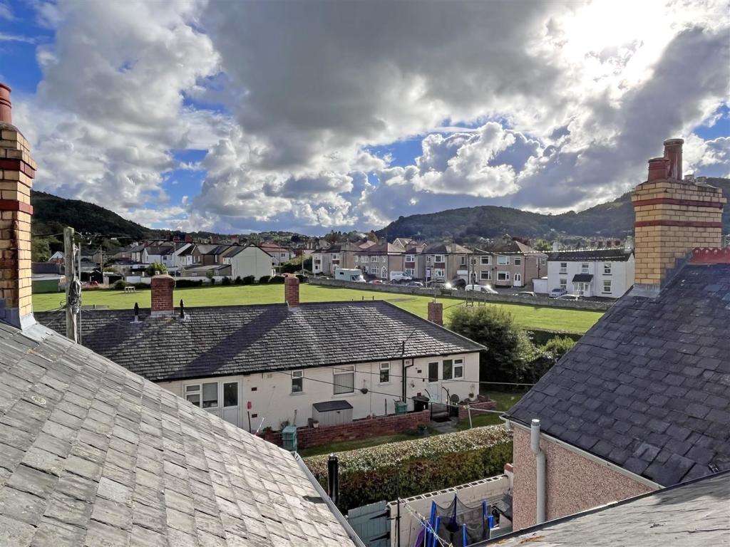 3 bedroom terraced house for sale in Gele Avenue, Abergele, Conwy, LL22