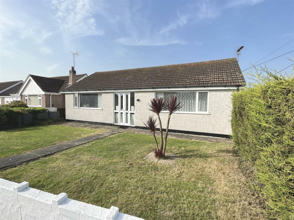 2 bedroom detached bungalow for sale in Towyn Way West, Towyn, Conwy, LL22