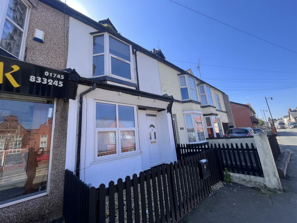 1 bedroom flat for sale in Rhuddlan Road, Abergele, Conwy, LL22