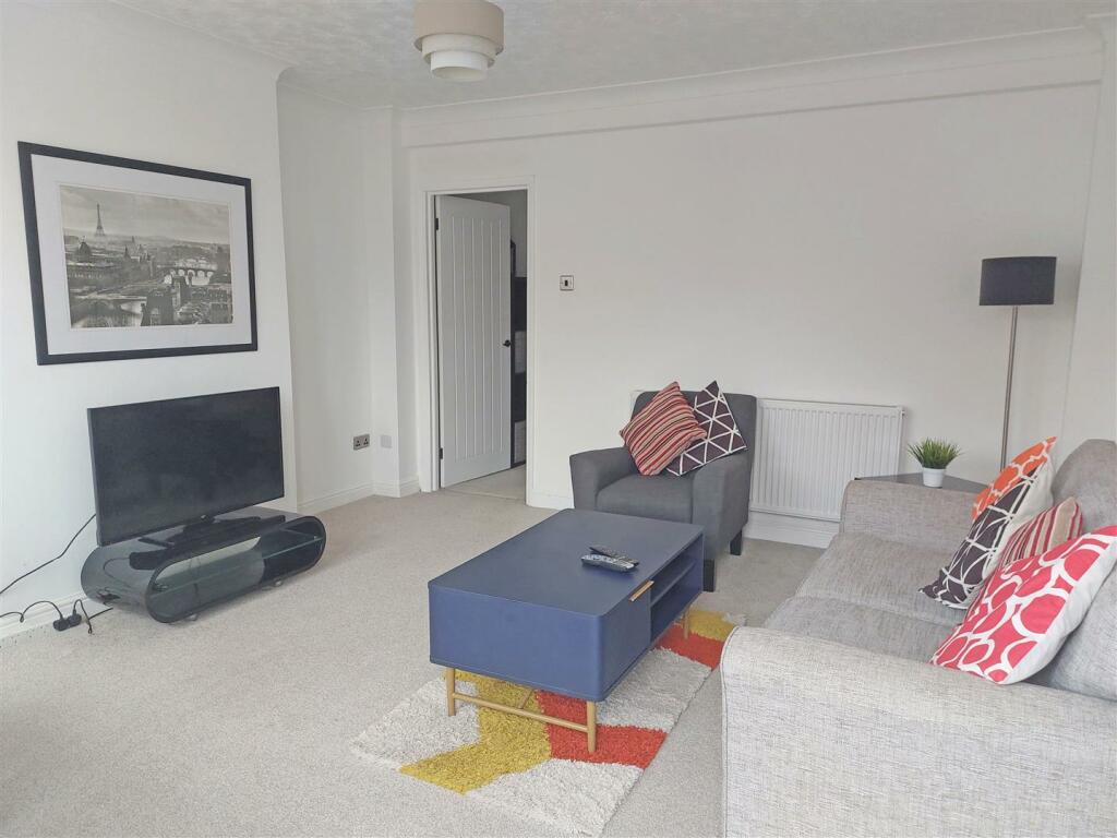 1 bedroom flat for sale in Rhuddlan Road, Abergele, Conwy, LL22