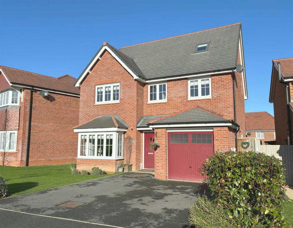 5 bedroom detached house for sale in Hendre Wen, Abergele, Conwy, LL22