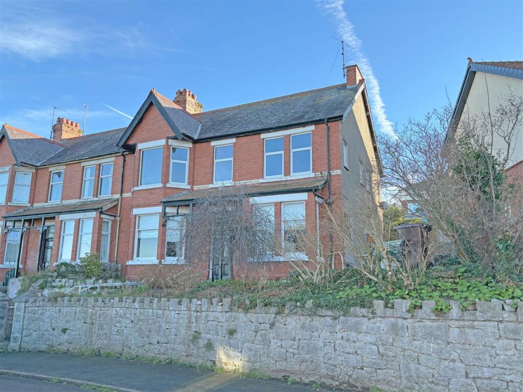 3 bedroom flat for sale in Kings Road, Old Colwyn, Colwyn Bay, LL29
