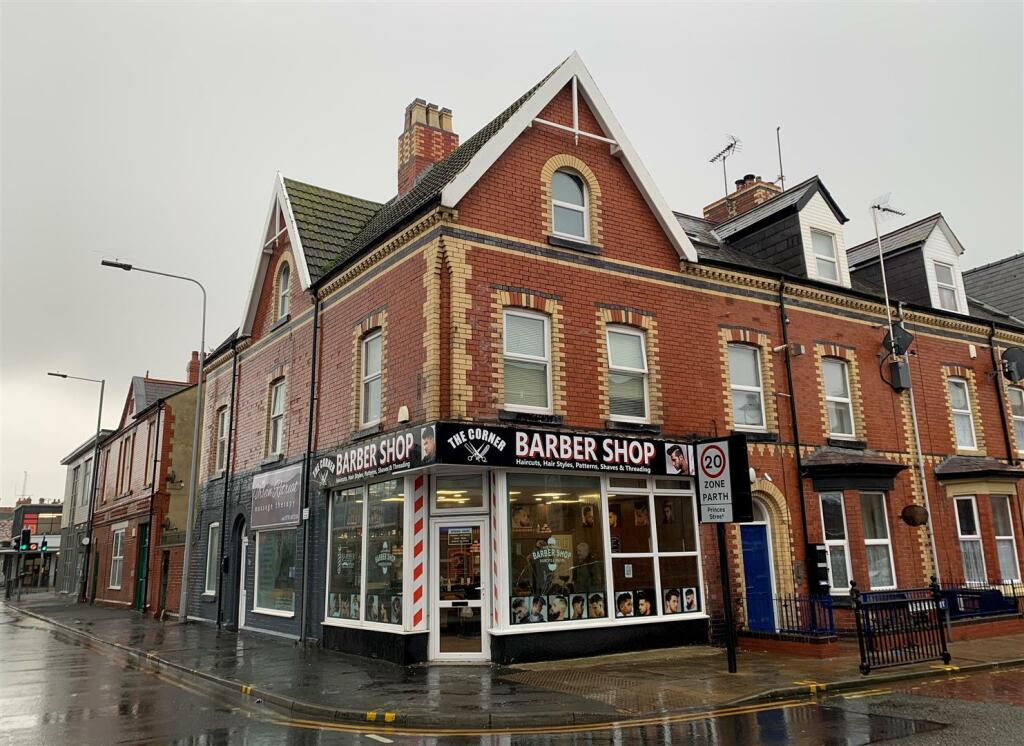 4 bedroom property for sale in Wellington Road, Rhyl, Denbighshire, LL18