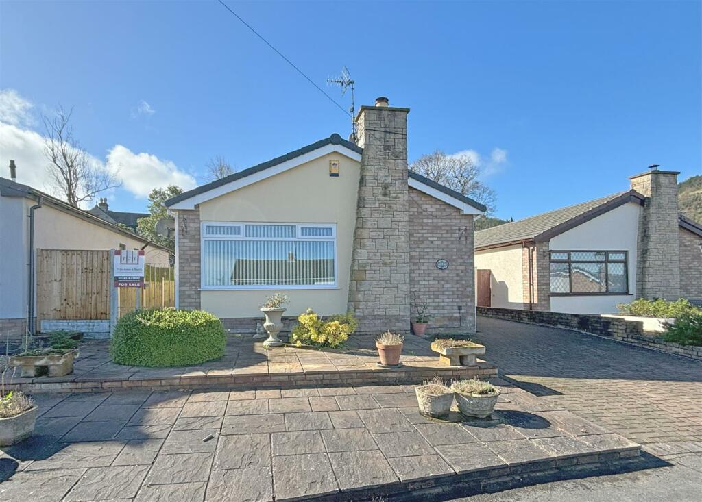 2 bedroom detached bungalow for sale in Lon Derw, Abergele, Conwy, LL22