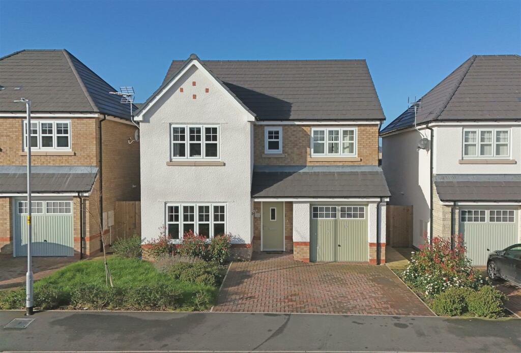 4 bedroom detached house for sale in Rhyd Y Mor, Abergele, Conwy, LL22