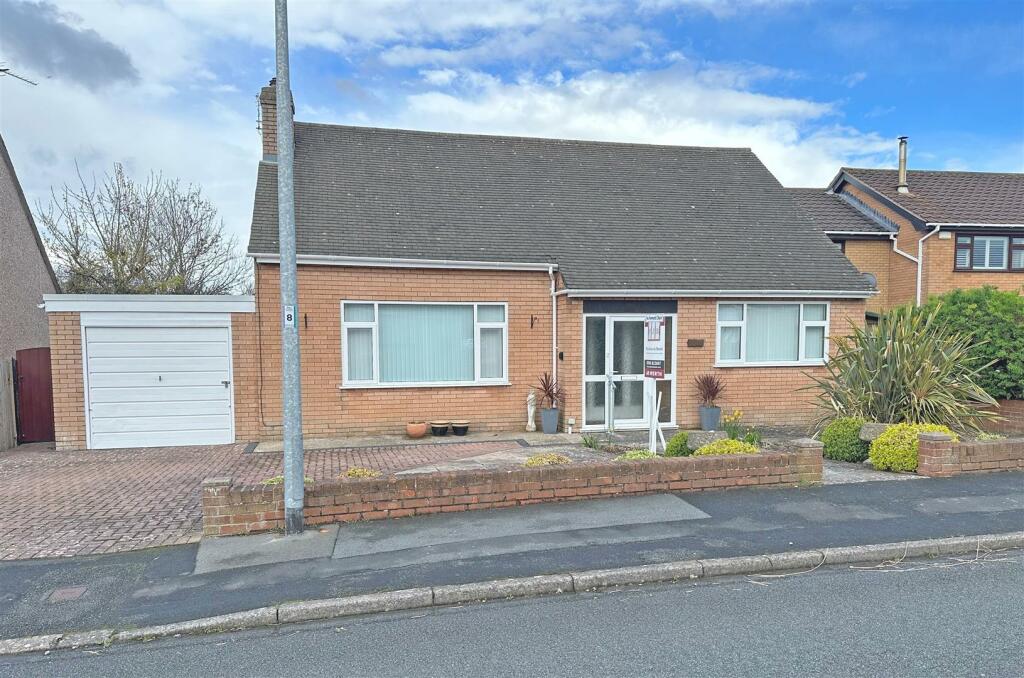 4 bedroom detached bungalow for sale in Bryn Twr, Abergele, Conwy, LL22