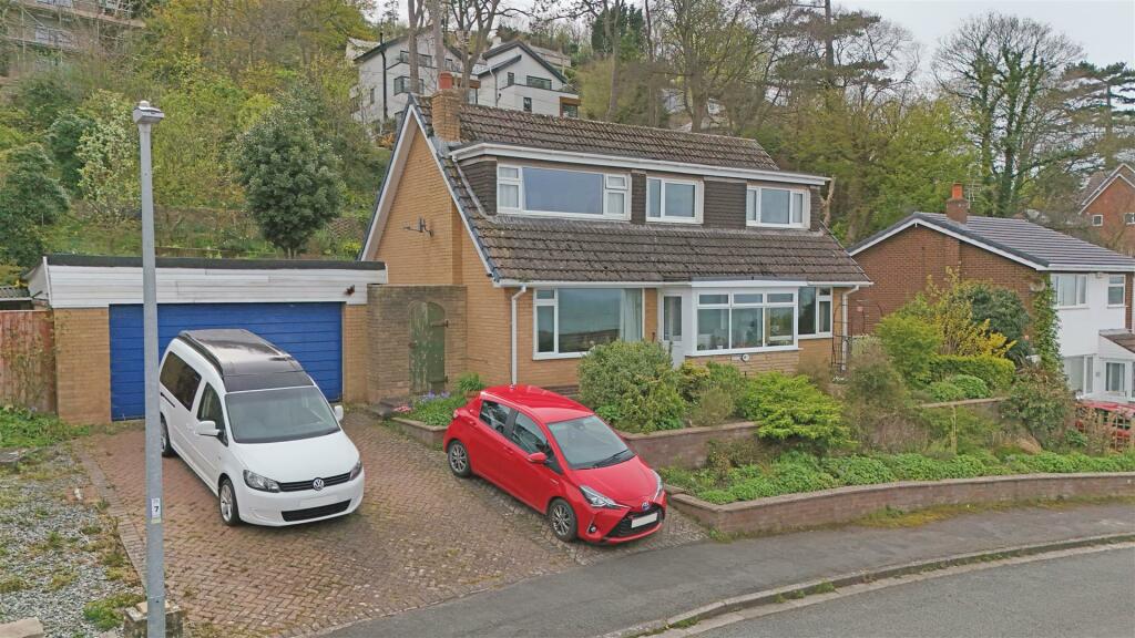 4 bedroom detached house for sale in Lon Pendyffryn, Llanddulas, Conwy