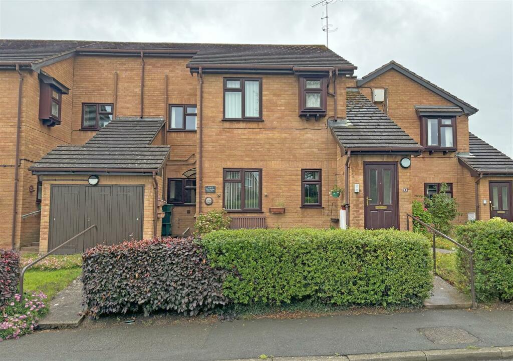 2 bedroom flat for sale in Bryn Awelon, Bryn Twr, Abergele, LL22