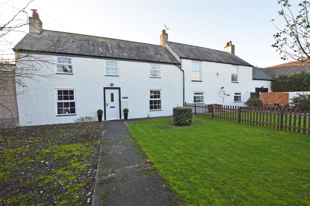 Leisure facility for sale in Towyn Road, Towyn, Abergele, LL22