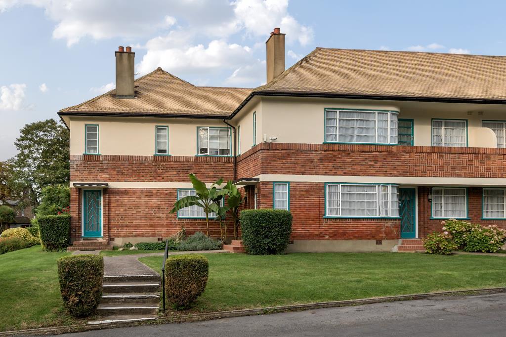 Main image of property: Glenhill Close, Finchley, N3