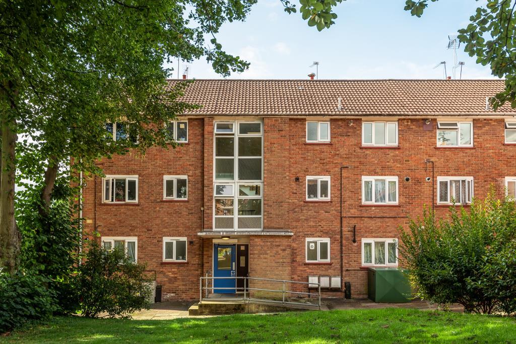 Main image of property: Victoria Grove, North Finchley, N12